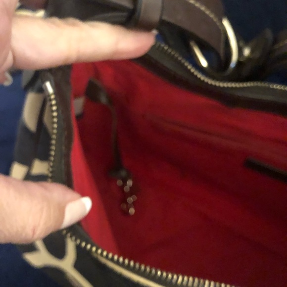 Dooney & Bourke Giraffe Print Handbag Purse with Matching Wallet - Picture 6 of 15